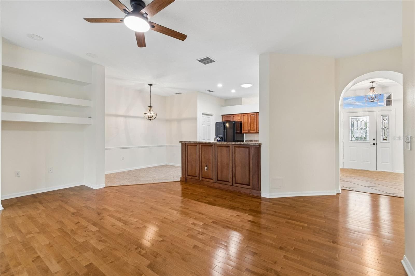 Family Room - 5306 WATERLEAF CT, VALRICO