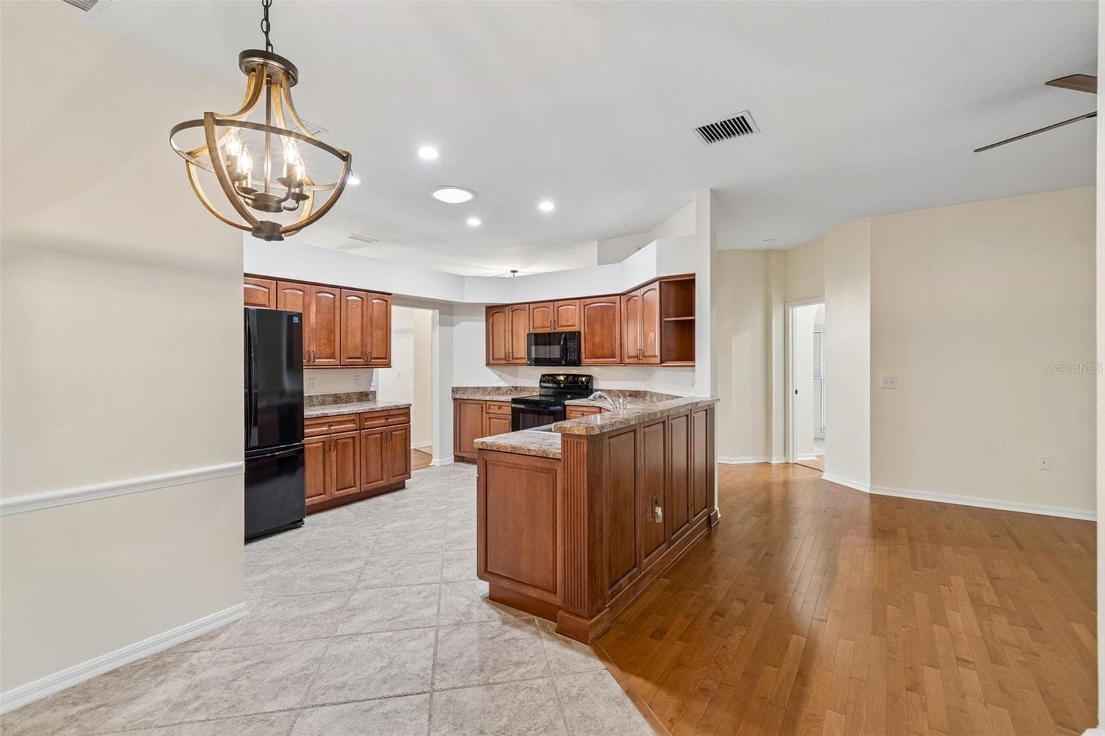 Kit/Family room - 5306 WATERLEAF CT, VALRICO