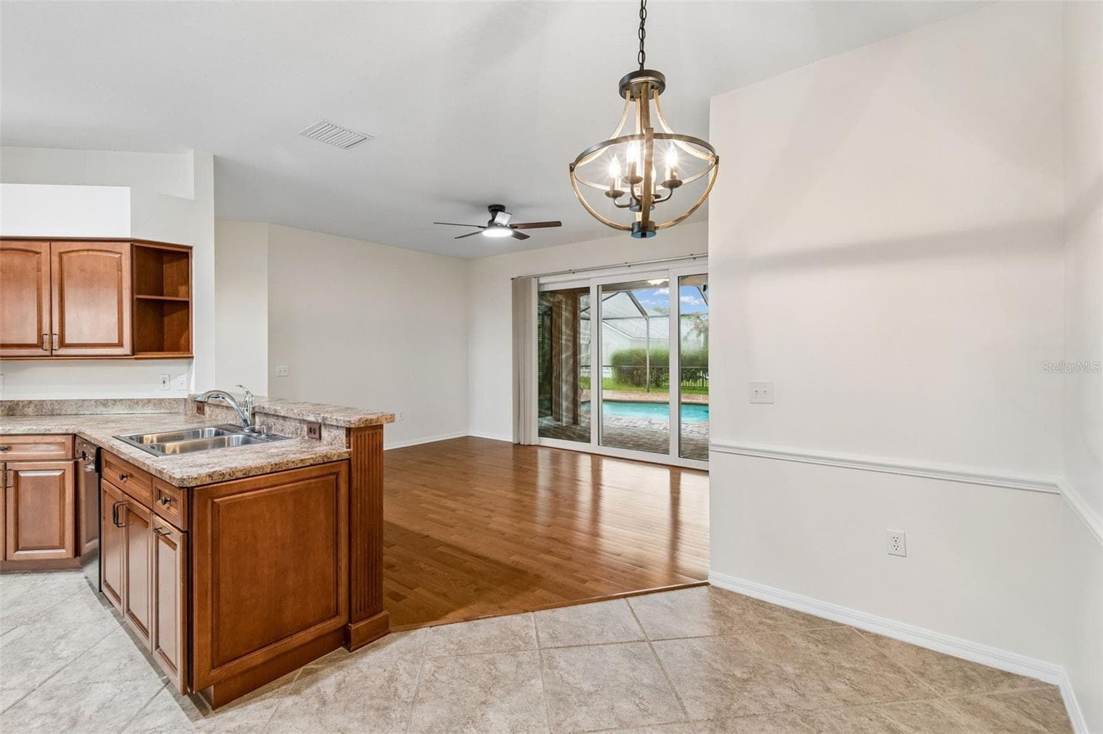Kit/Family Room - 5306 WATERLEAF CT, VALRICO
