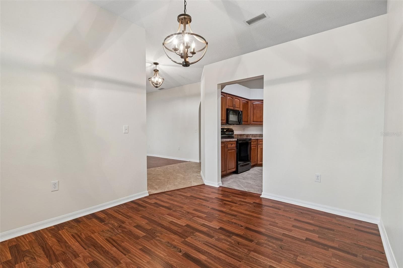 Dining rm towards kit - 5306 WATERLEAF CT, VALRICO