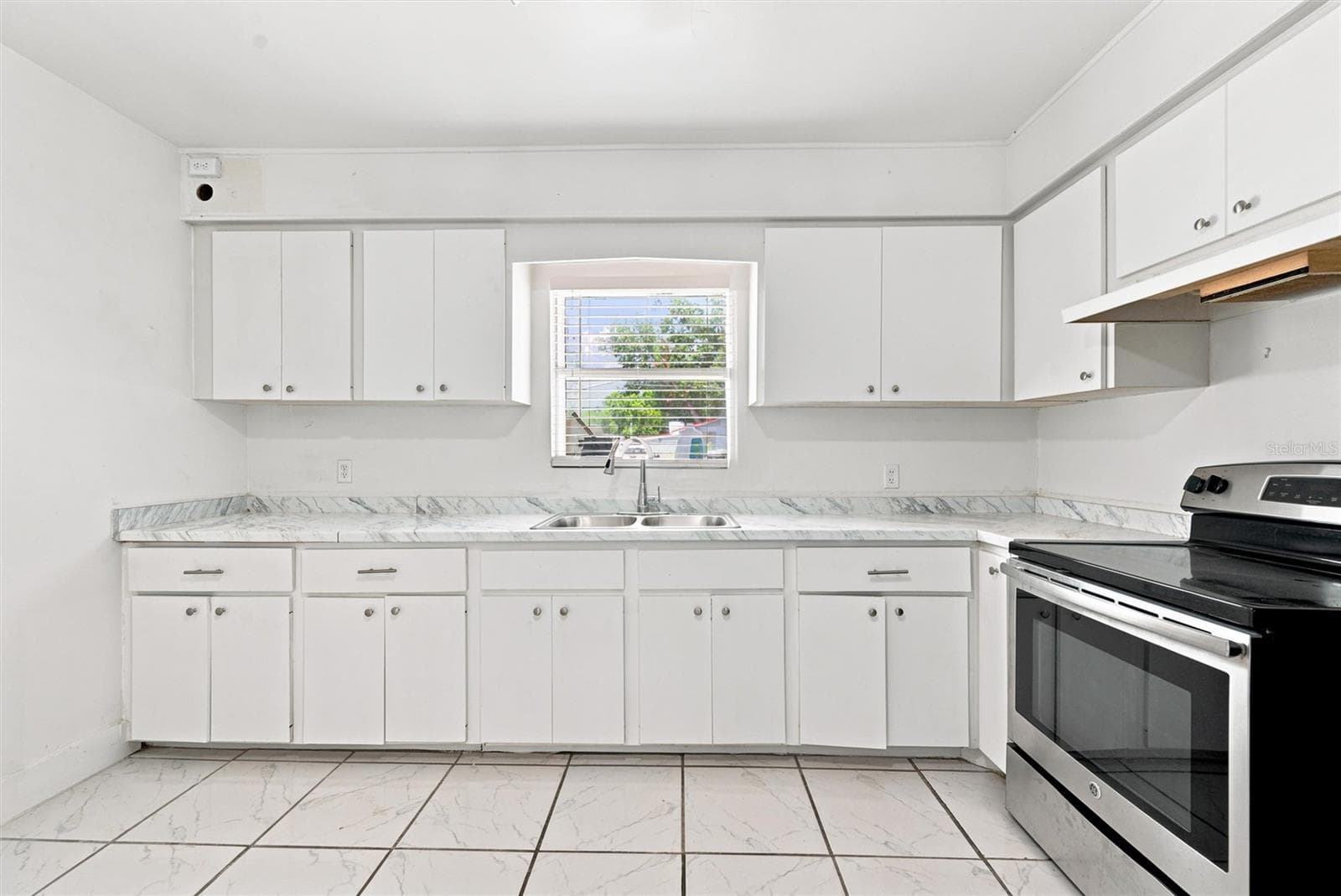 Single Family Residence at 2425 9TH AVE E, BRADENTON, photo 13 of 19
