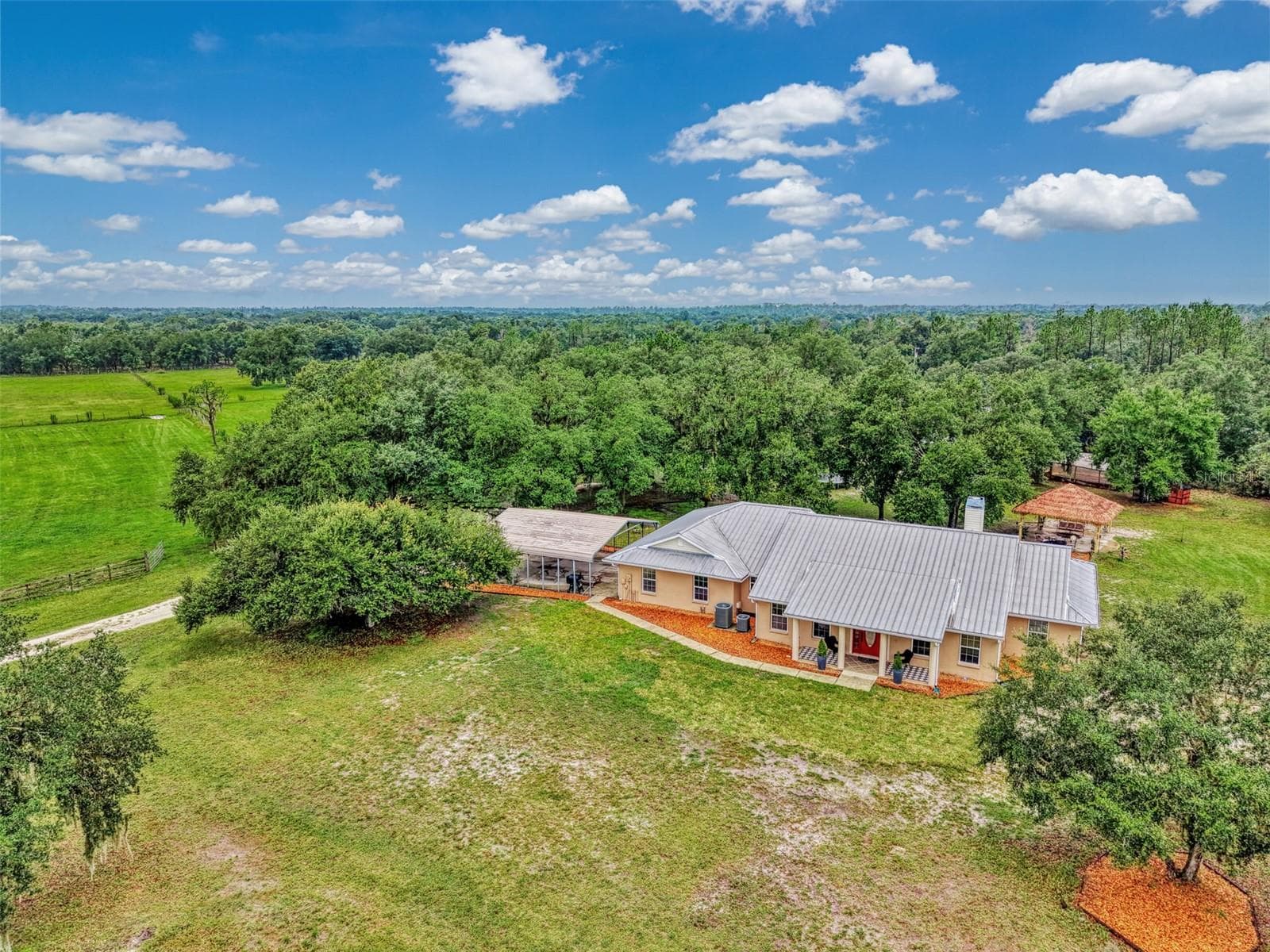 Gorgeous home is sited to enjoy both the sunrise and sunset - 4610 403RD ST E, MYAKKA CITY