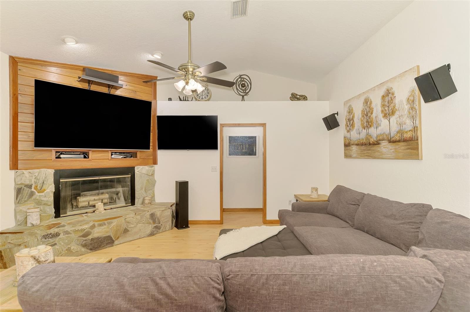Through the doorway you will find the 3 extra bedrooms and 2nd full bathroom - 4610 403RD ST E, MYAKKA CITY