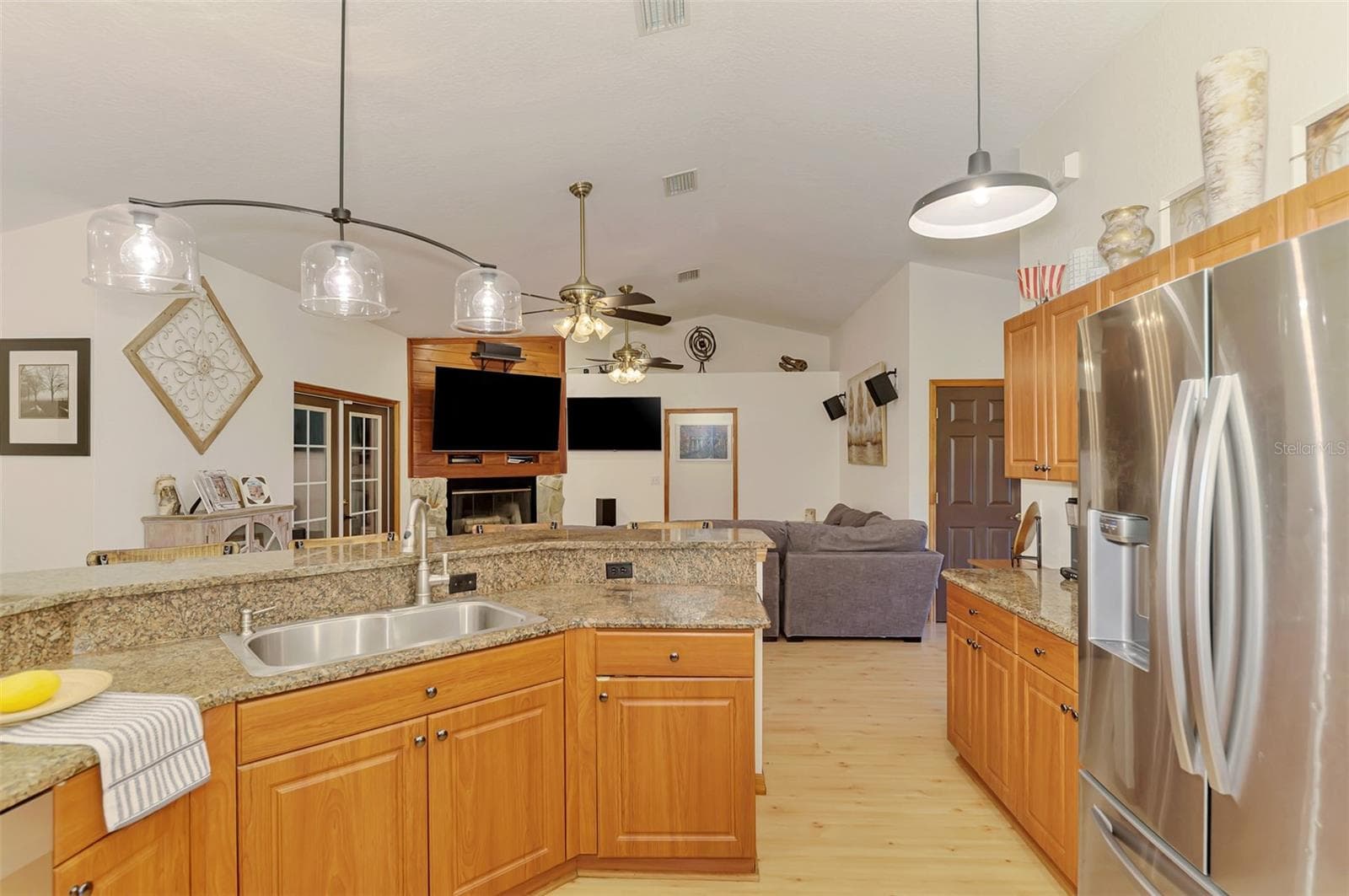 Deep farmhouse sized kitchen sink - 4610 403RD ST E, MYAKKA CITY