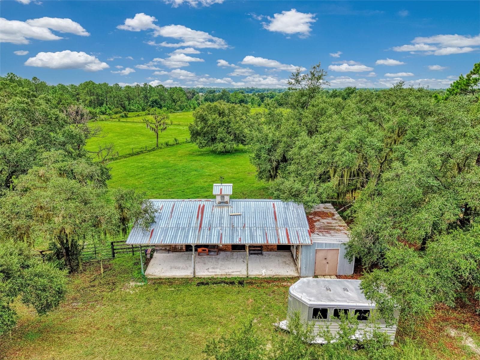 Aerial view of stable - 4610 403RD ST E, MYAKKA CITY