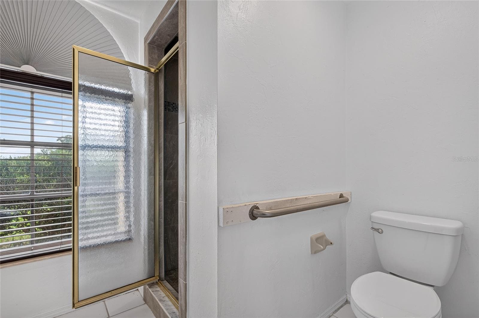 Single Family Residence at 105 JACARANDA BLVD, VENICE, photo 17 of 96