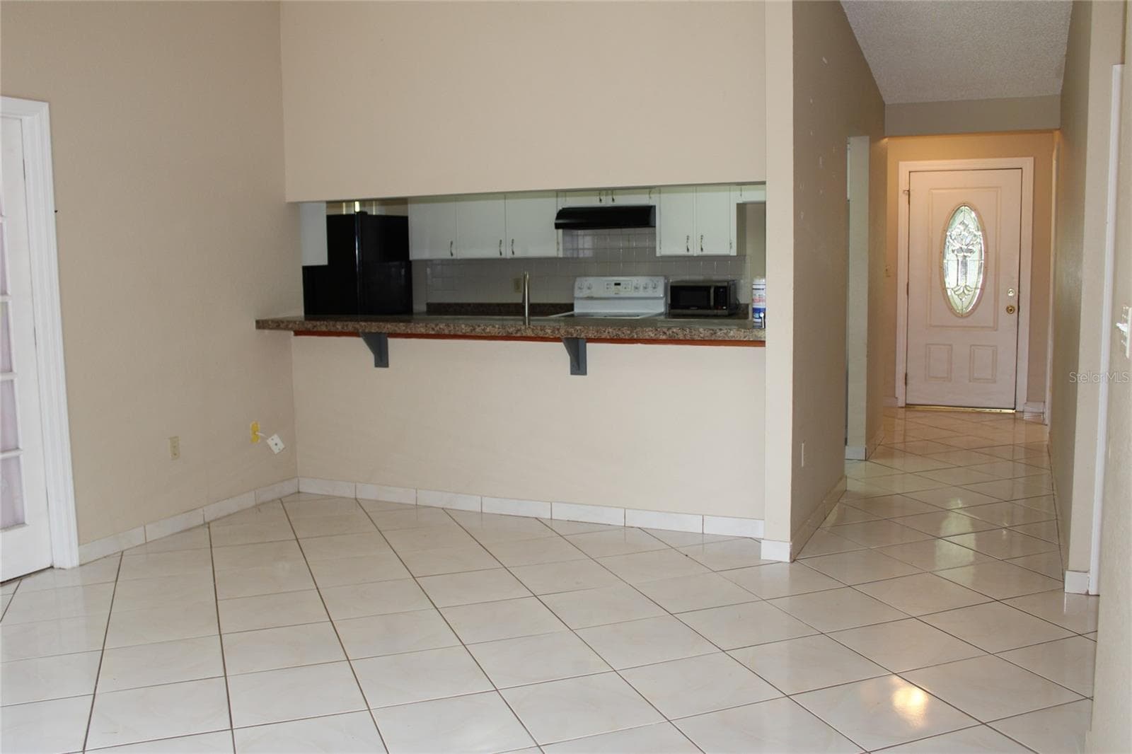 Single Family Residence at 6121 56TH AVE N, ST PETERSBURG, photo 3 of 11