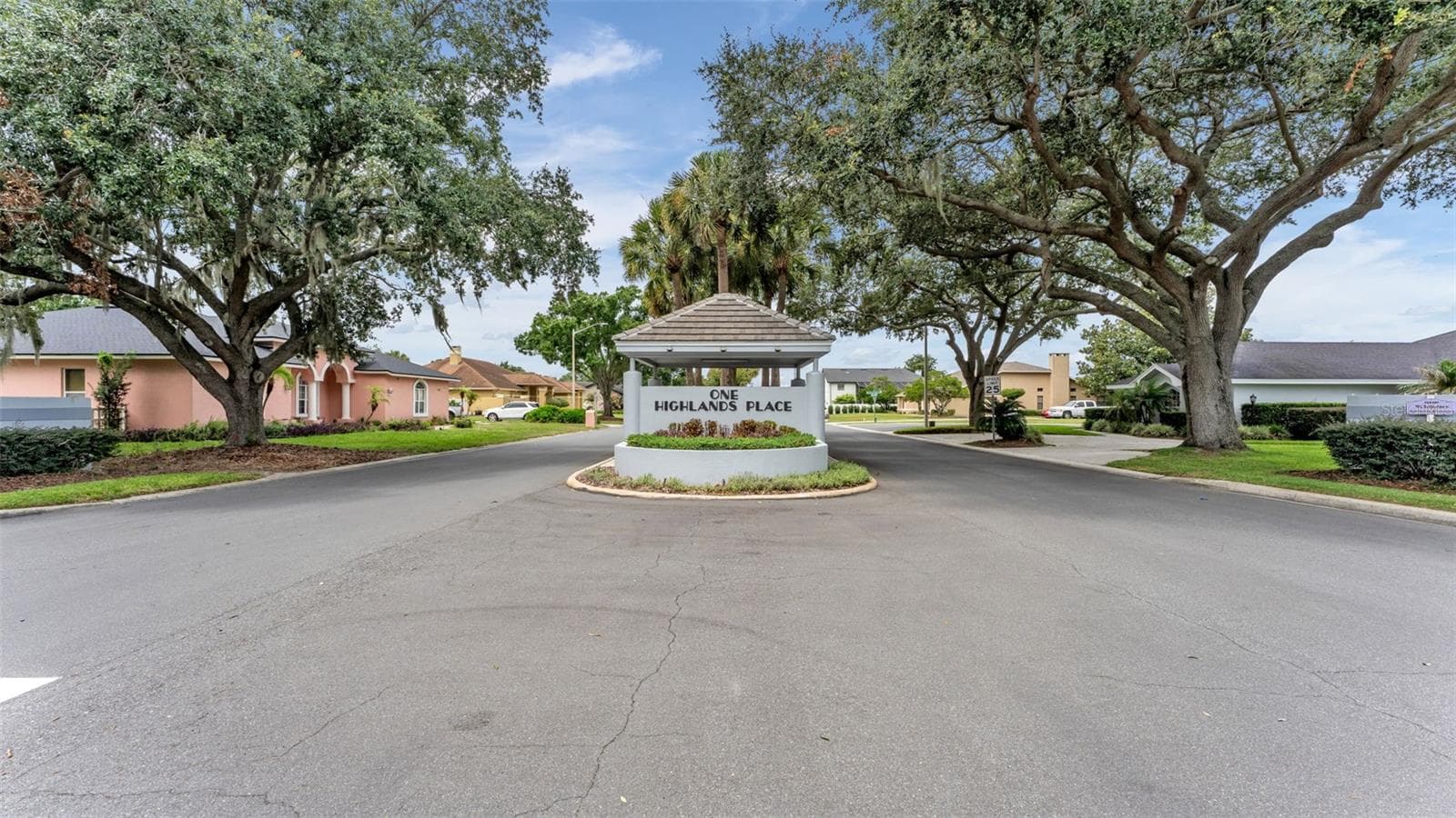 beautifully updated executive home located in the highly sought-after One Highlands Place community in South Lakeland - 4765 HIGHLANDS PLACE CIR, LAKELAND