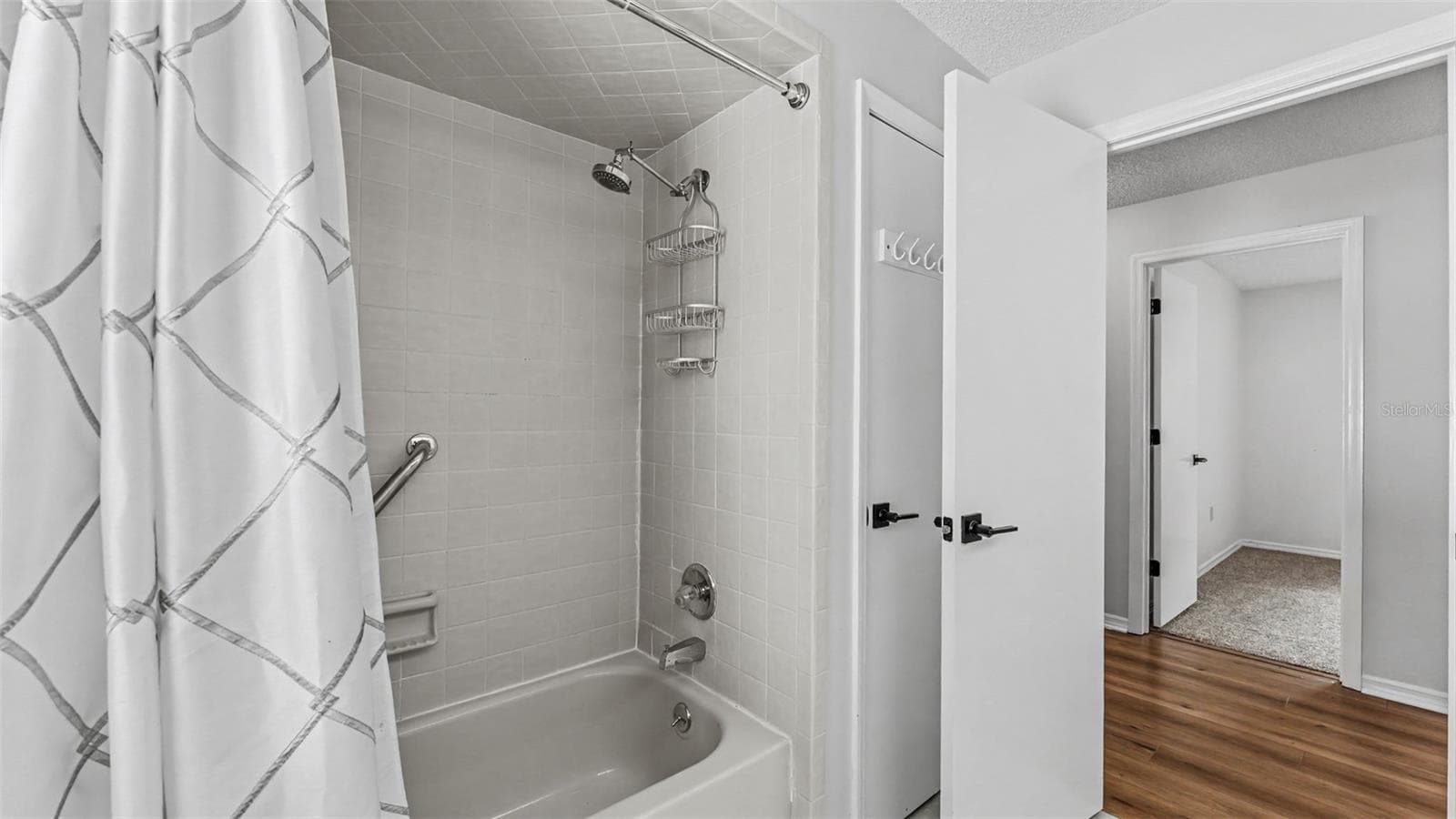Hall bathroom - 4765 HIGHLANDS PLACE CIR, LAKELAND