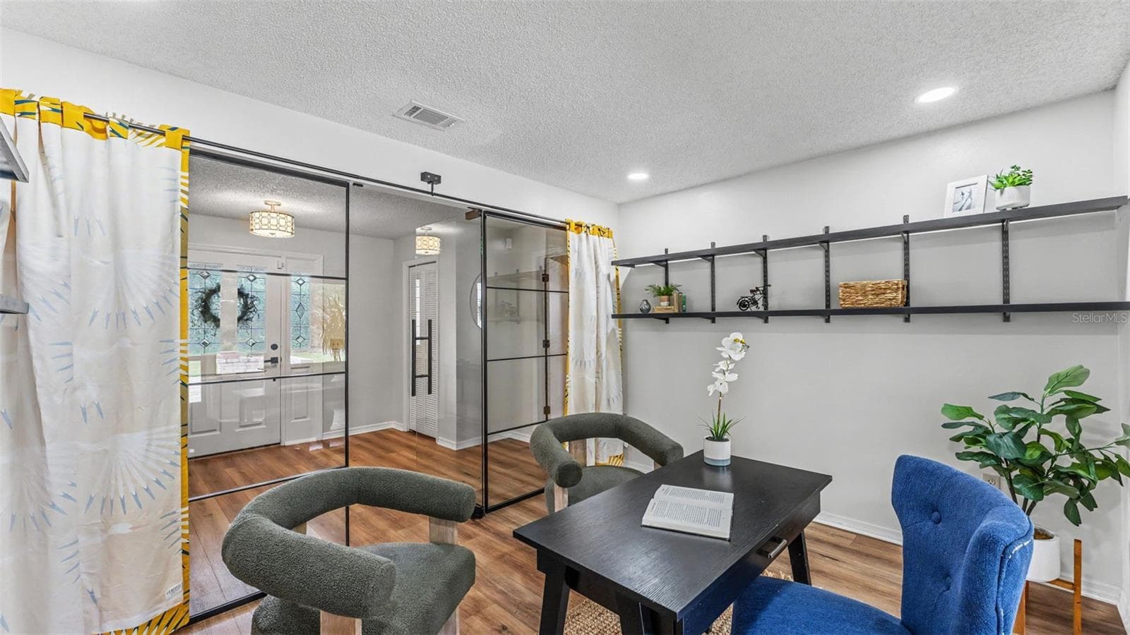 Sleek modern office space - 4765 HIGHLANDS PLACE CIR, LAKELAND