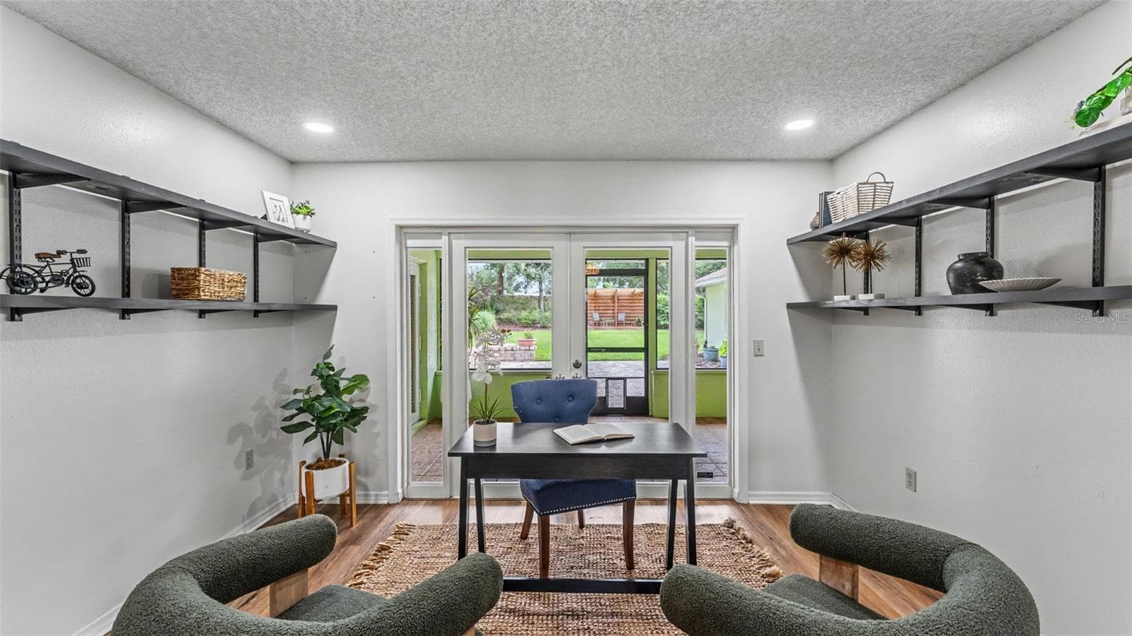 Sleek modern office space - 4765 HIGHLANDS PLACE CIR, LAKELAND