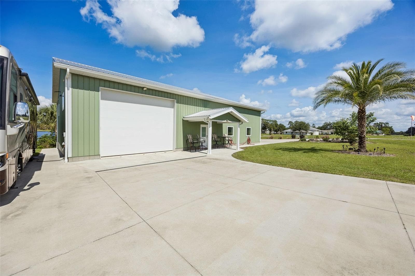 Where You Can Taxi Up To Your 4 Year Old Hangar - 107 EAGLES NEST LN, CRESCENT CITY