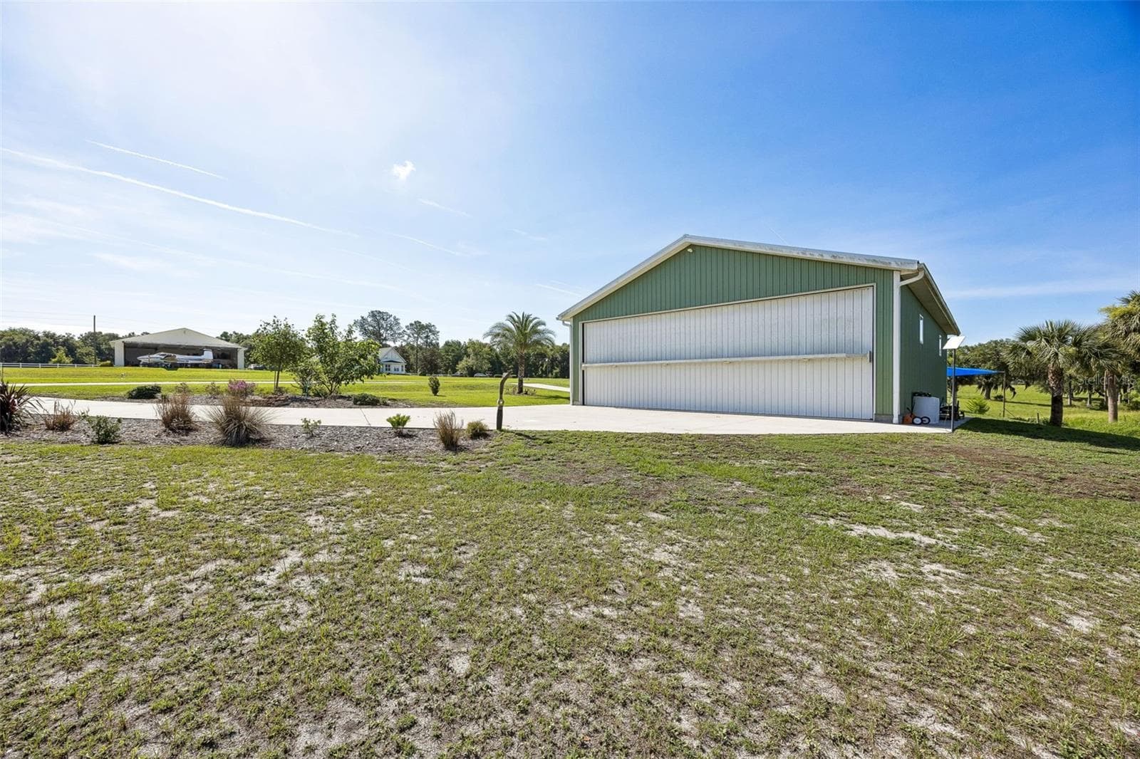 Hydraulic Hangar Door - 107 EAGLES NEST LN, CRESCENT CITY