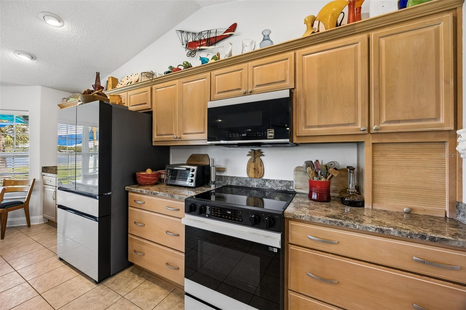 Kitchen Appliances - 107 EAGLES NEST LN, CRESCENT CITY