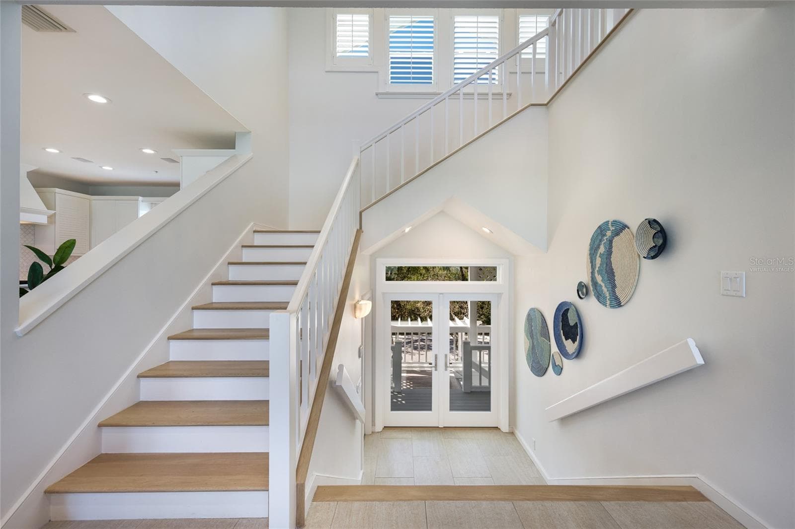 House is virtually staged - 585 BUTTONWOOD BAY DR, BOCA GRANDE