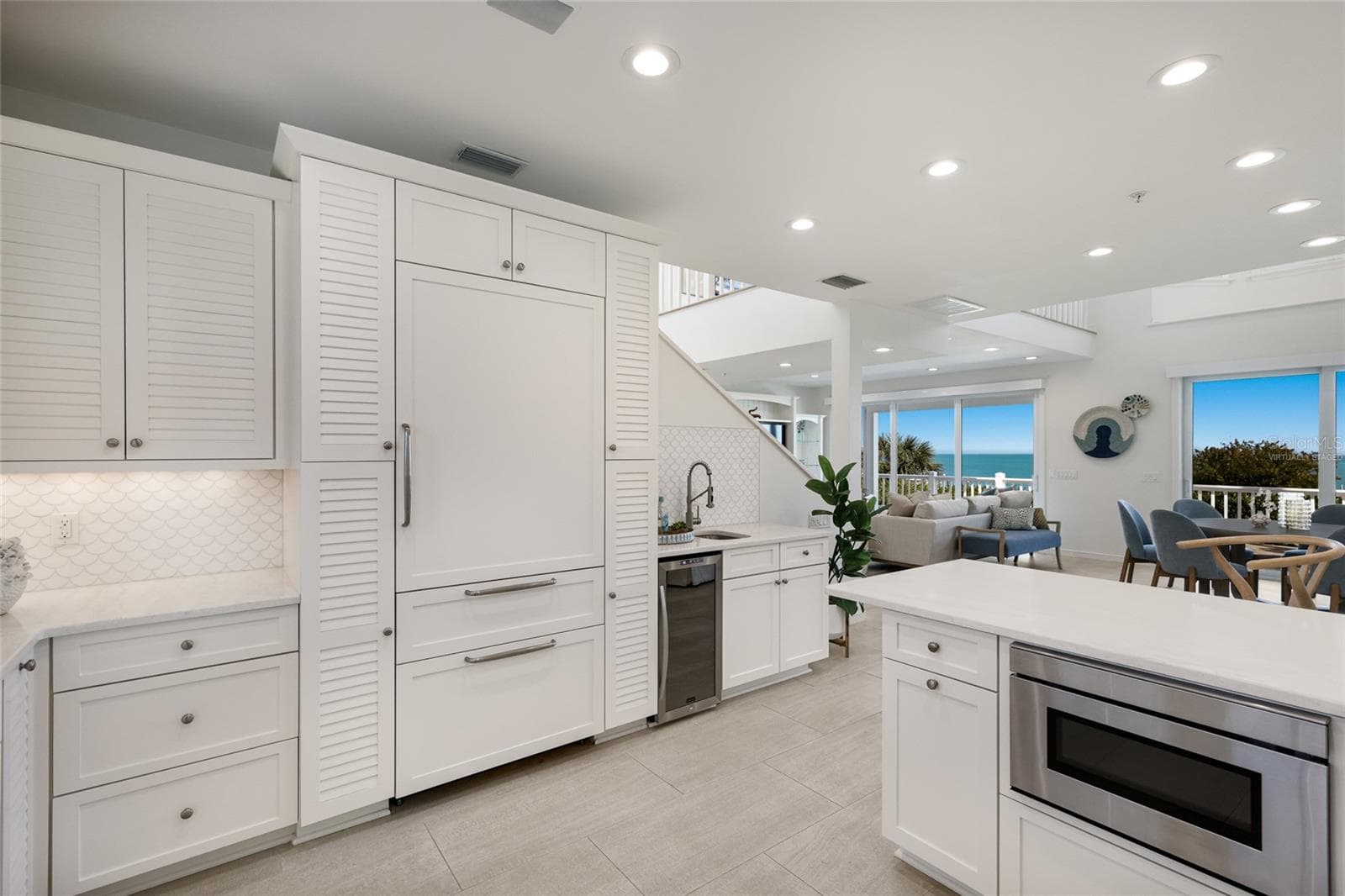 House is virtually staged - 585 BUTTONWOOD BAY DR, BOCA GRANDE