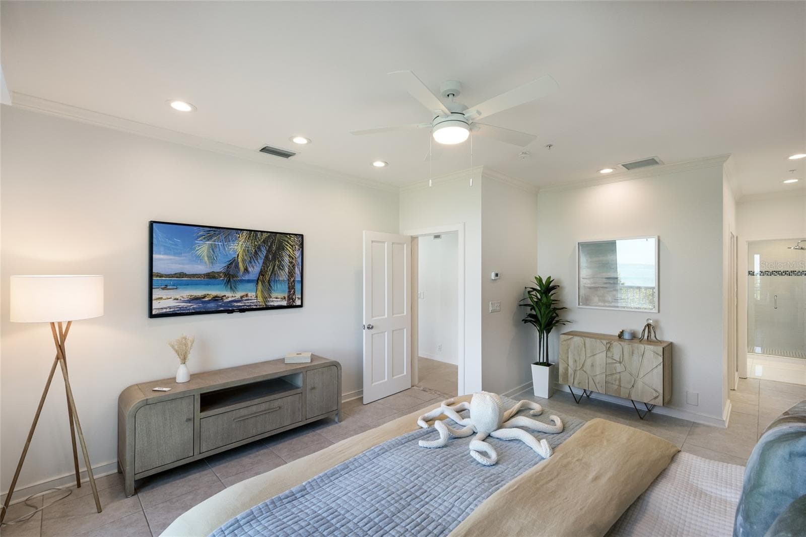 House is virtually staged - 585 BUTTONWOOD BAY DR, BOCA GRANDE