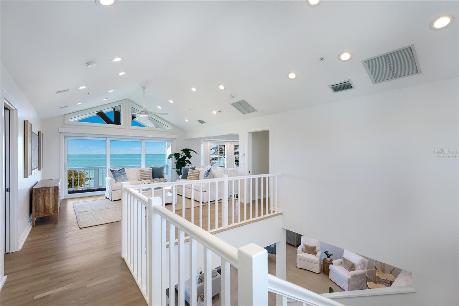 House is virtually staged - 585 BUTTONWOOD BAY DR, BOCA GRANDE
