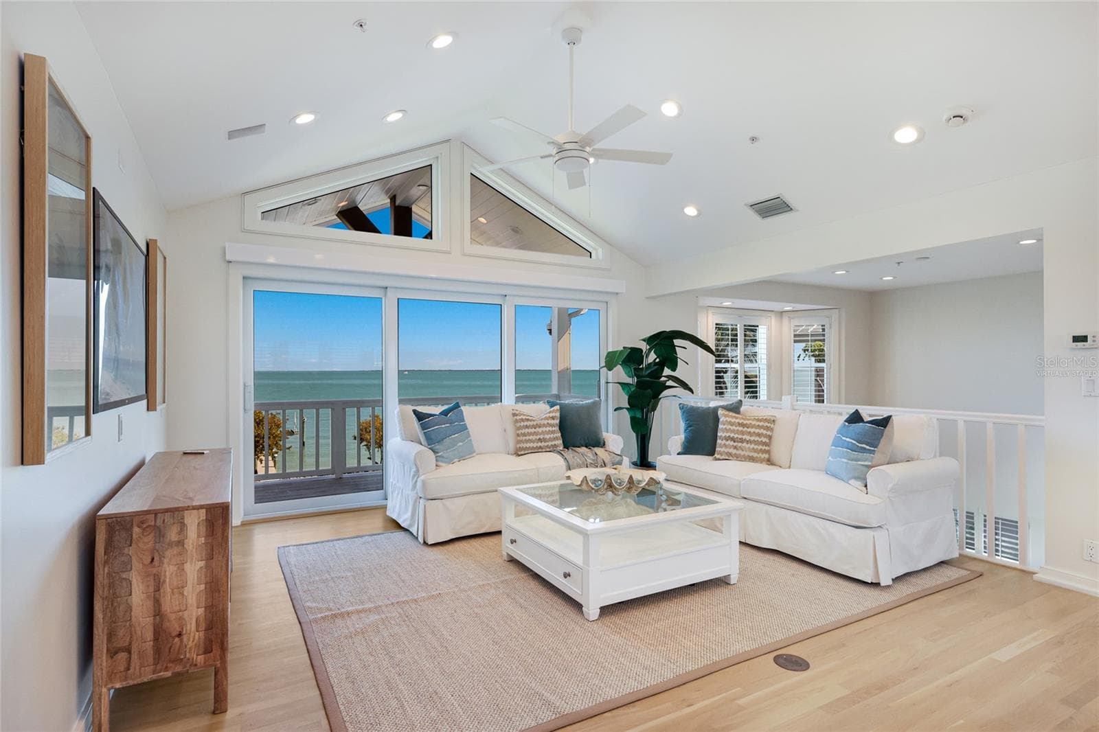 House is virtually staged - 585 BUTTONWOOD BAY DR, BOCA GRANDE
