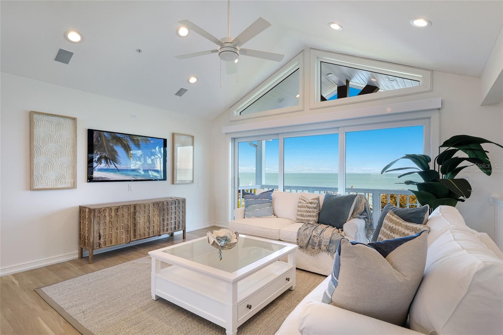 House is virtually staged - 585 BUTTONWOOD BAY DR, BOCA GRANDE