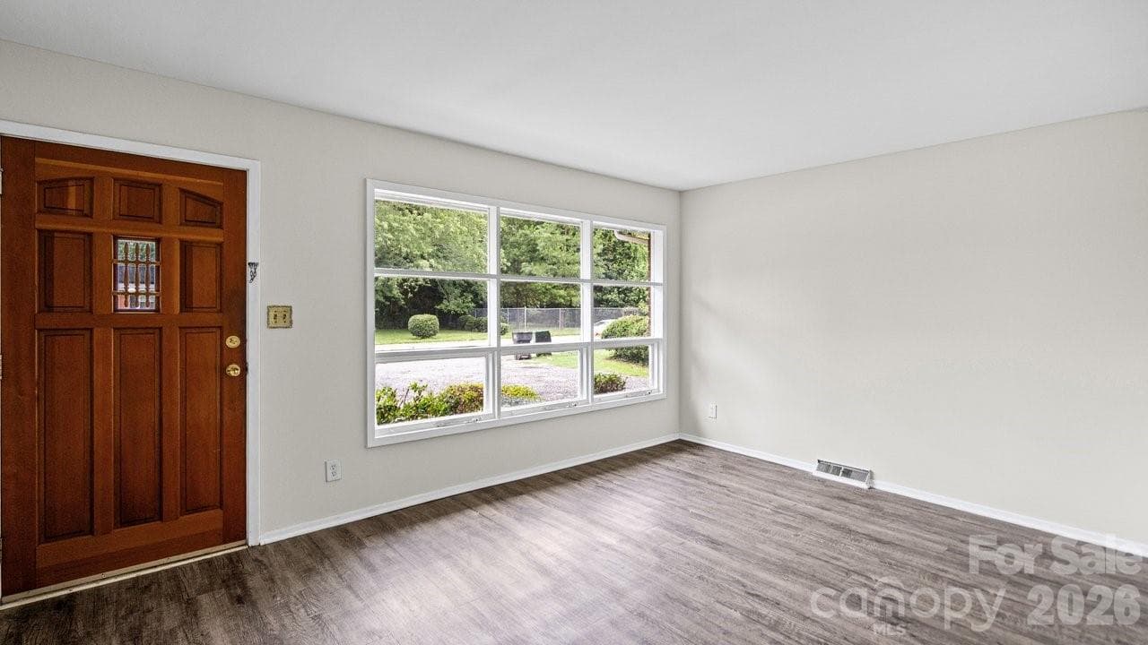 Single Family Residence at 634 Kentbrook Drive, Charlotte, photo 5 of 38