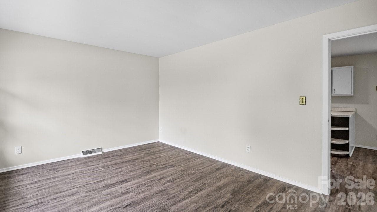 Single Family Residence at 634 Kentbrook Drive, Charlotte, photo 6 of 38