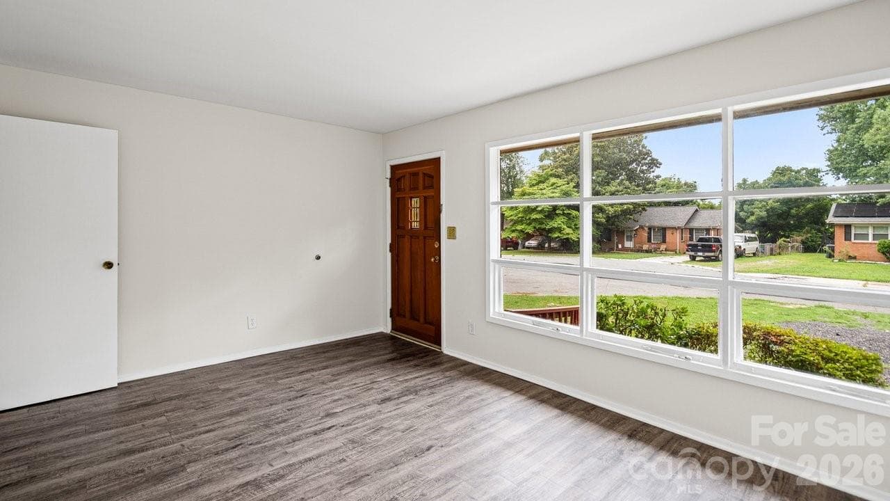 Single Family Residence at 634 Kentbrook Drive, Charlotte, photo 7 of 38