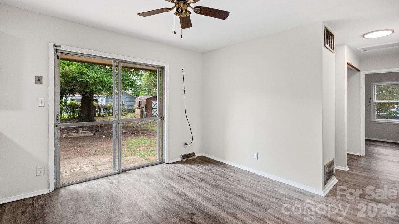 Single Family Residence at 634 Kentbrook Drive, Charlotte, photo 8 of 38