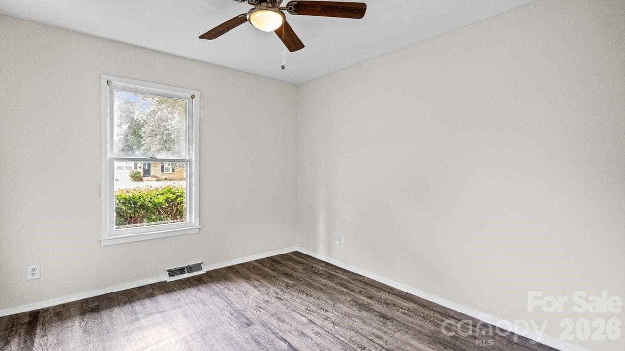 Single Family Residence at 634 Kentbrook Drive, Charlotte, photo 9 of 38