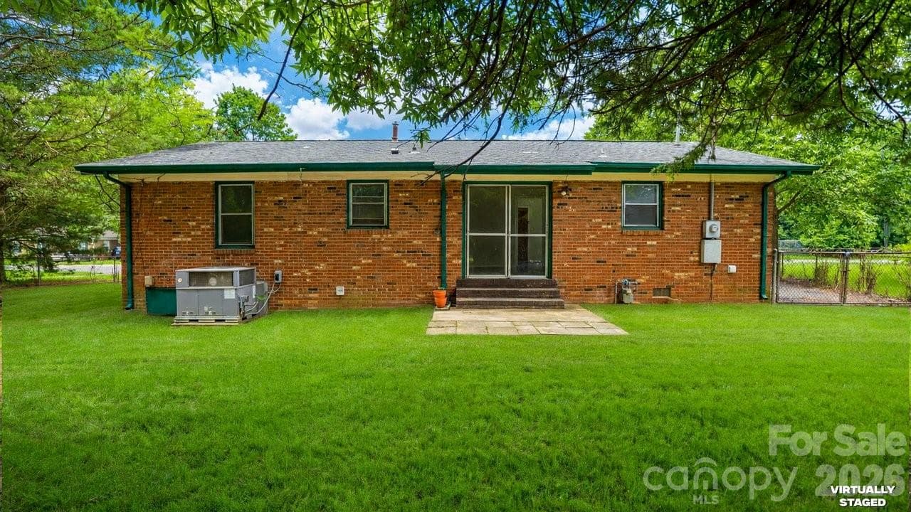 Single Family Residence at 634 Kentbrook Drive, Charlotte, photo 28 of 38
