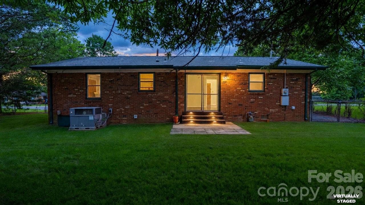 Single Family Residence at 634 Kentbrook Drive, Charlotte, photo 29 of 38