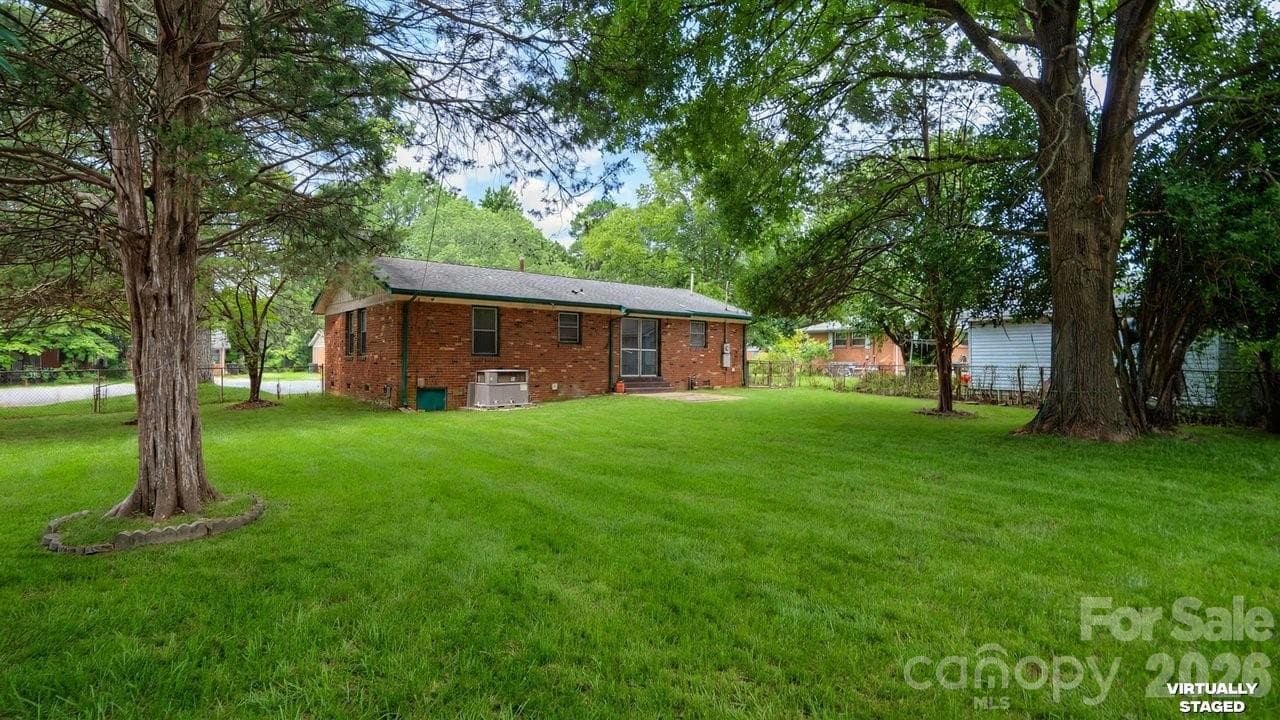Single Family Residence at 634 Kentbrook Drive, Charlotte, photo 33 of 38