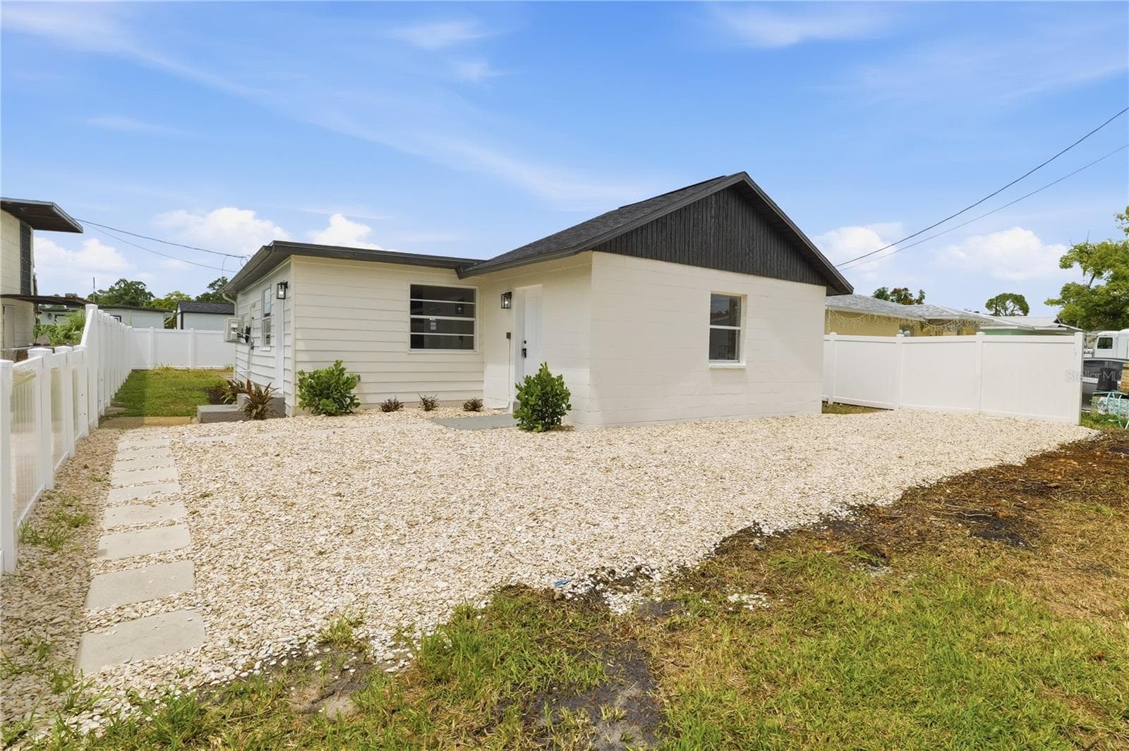 Single Family Residence at 3923 W FLORA ST, TAMPA, photo 4 of 41