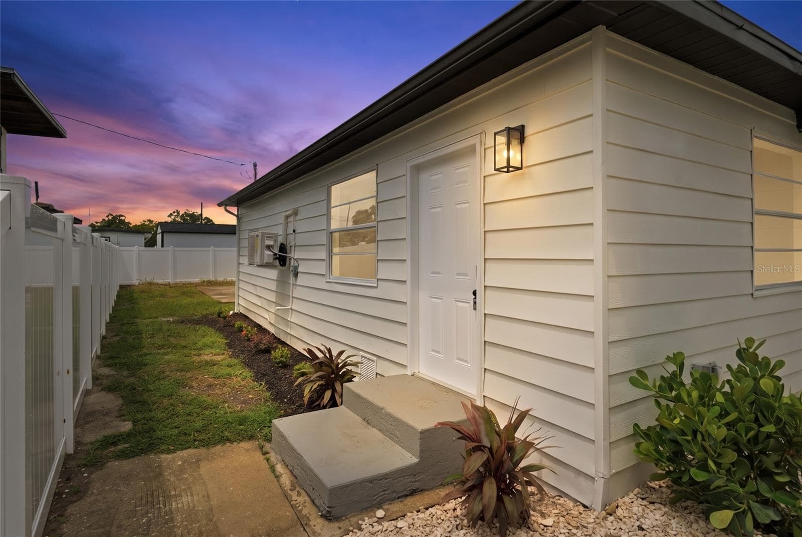Single Family Residence at 3923 W FLORA ST, TAMPA, photo 2 of 41