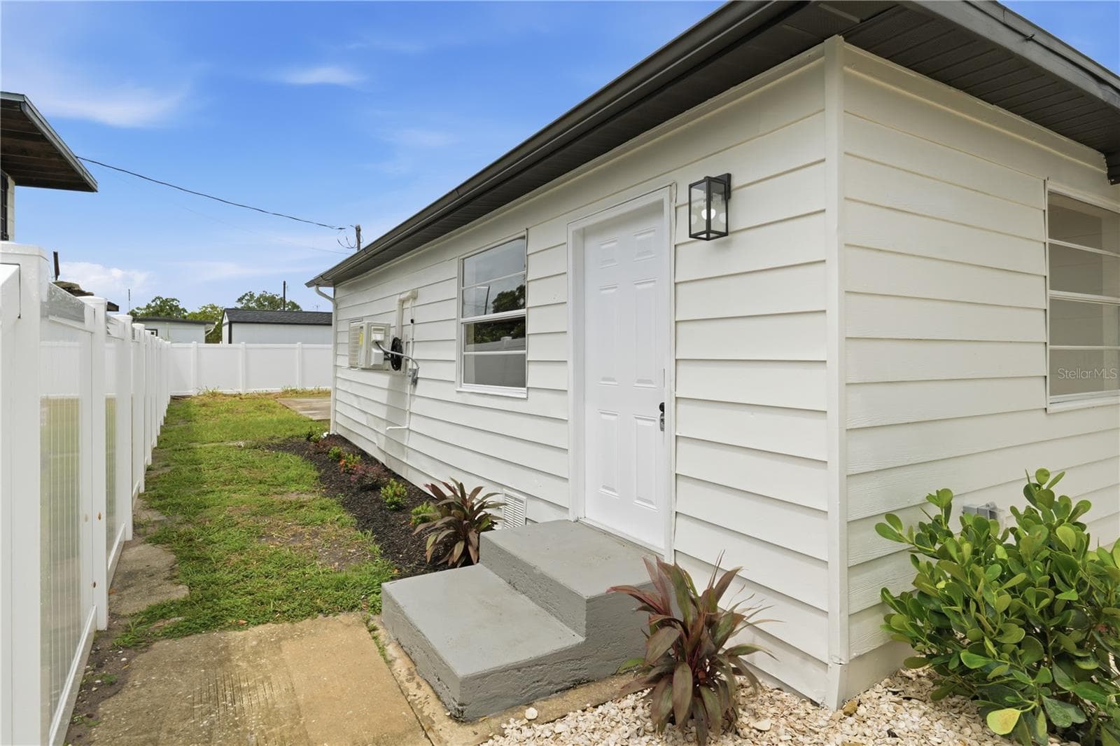 Single Family Residence at 3923 W FLORA ST, TAMPA, photo 5 of 41
