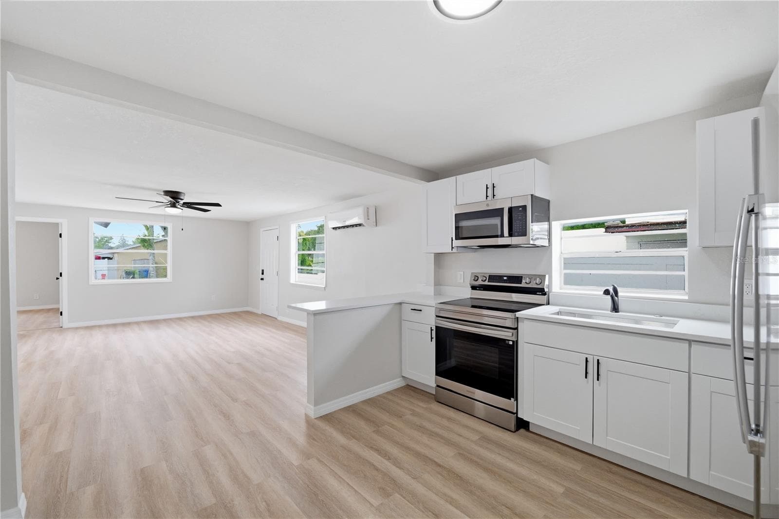 Single Family Residence at 3923 W FLORA ST, TAMPA, photo 12 of 41