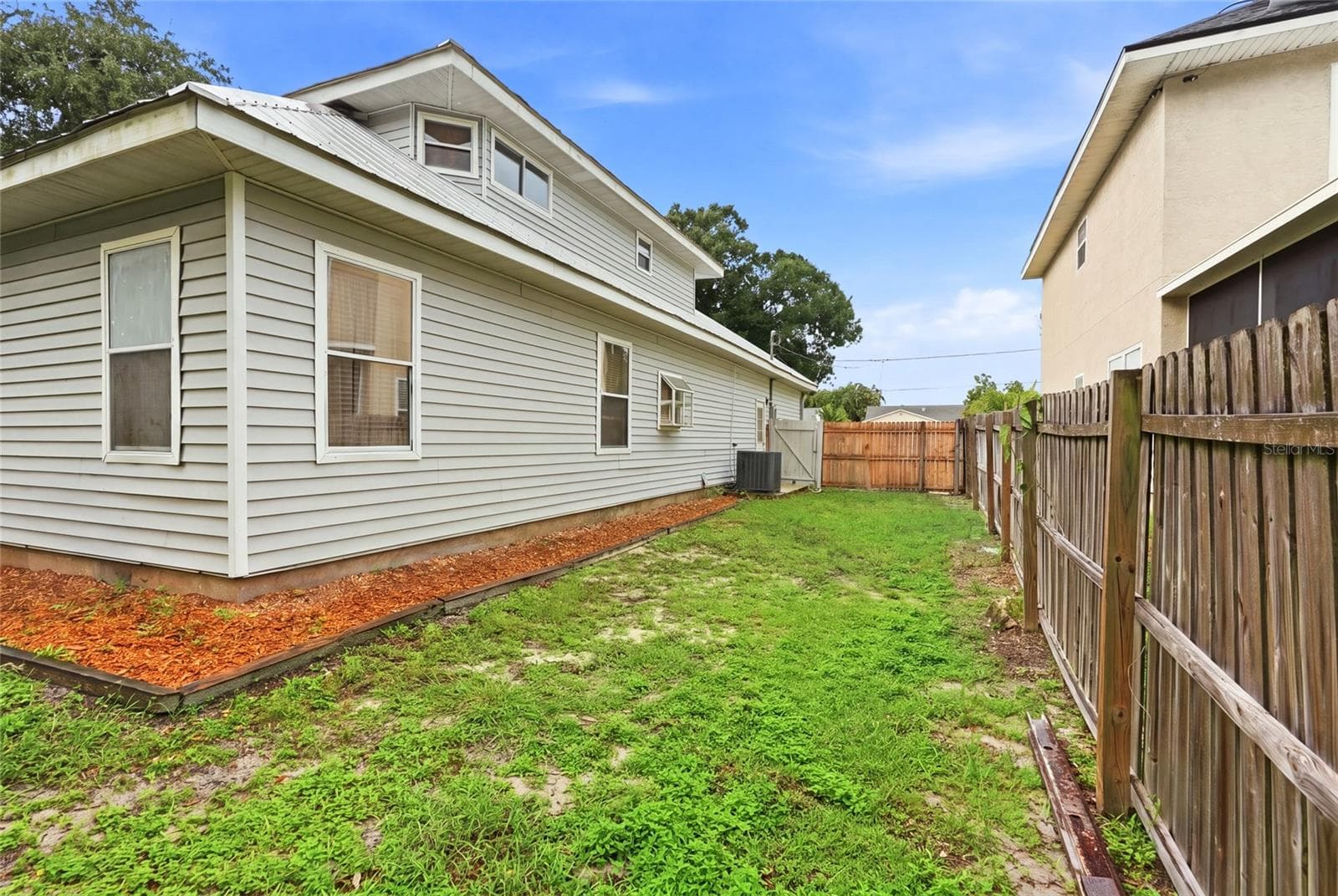 Side yard - 9121 65TH ST N, PINELLAS PARK