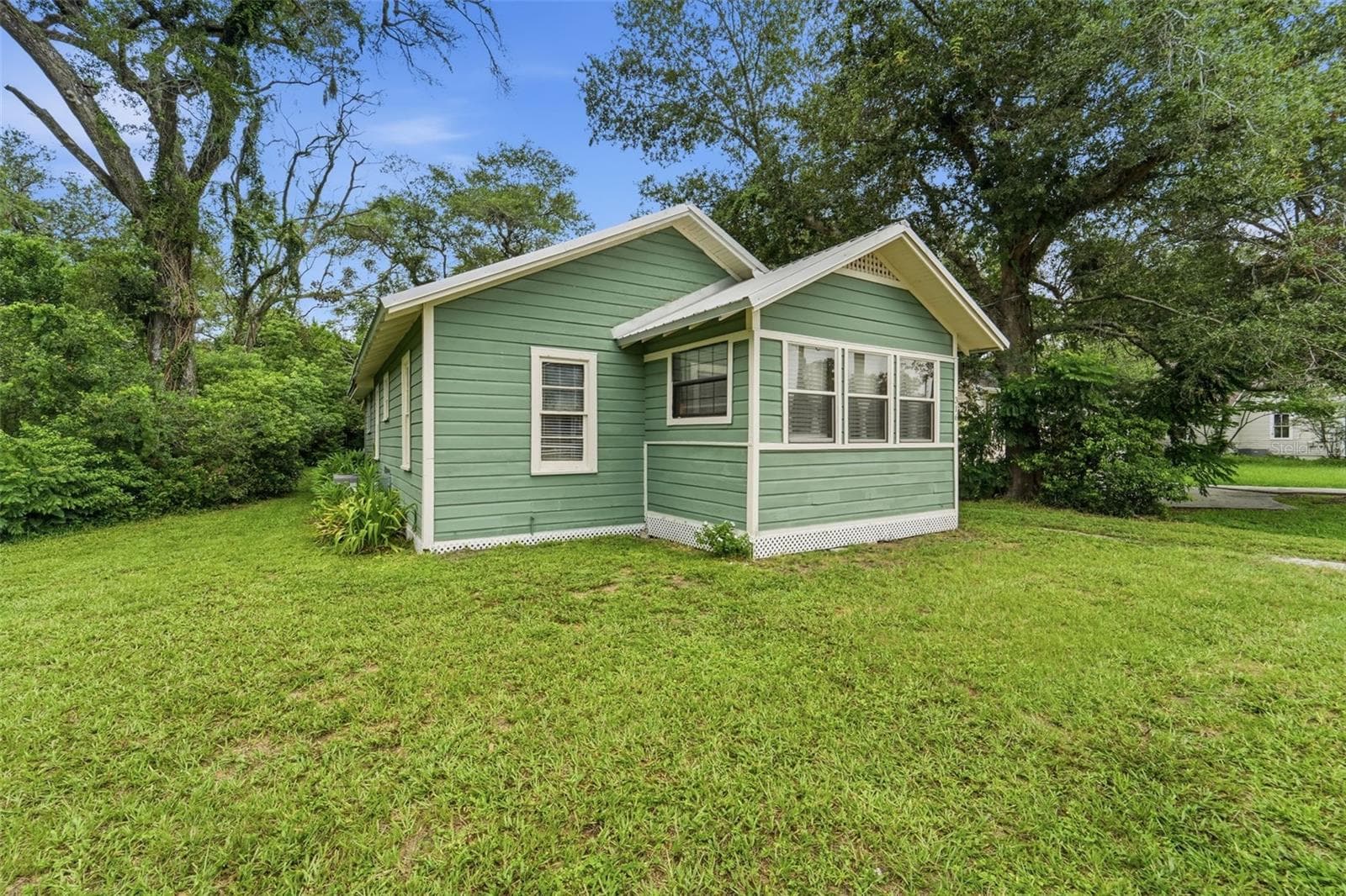 Single Family Residence at 316 S AMELIA AVE, DELAND, photo 2 of 38