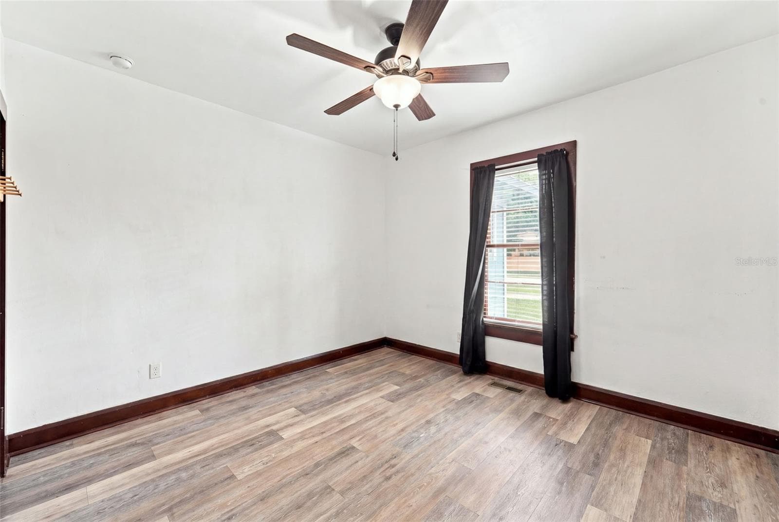 Single Family Residence at 316 S AMELIA AVE, DELAND, photo 15 of 38