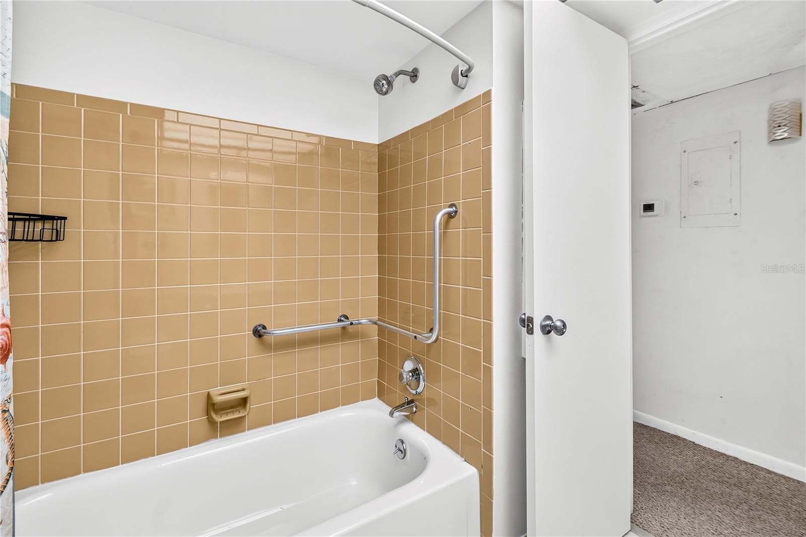 Hall bathroom - 5880 38TH AVE N #109, ST PETERSBURG