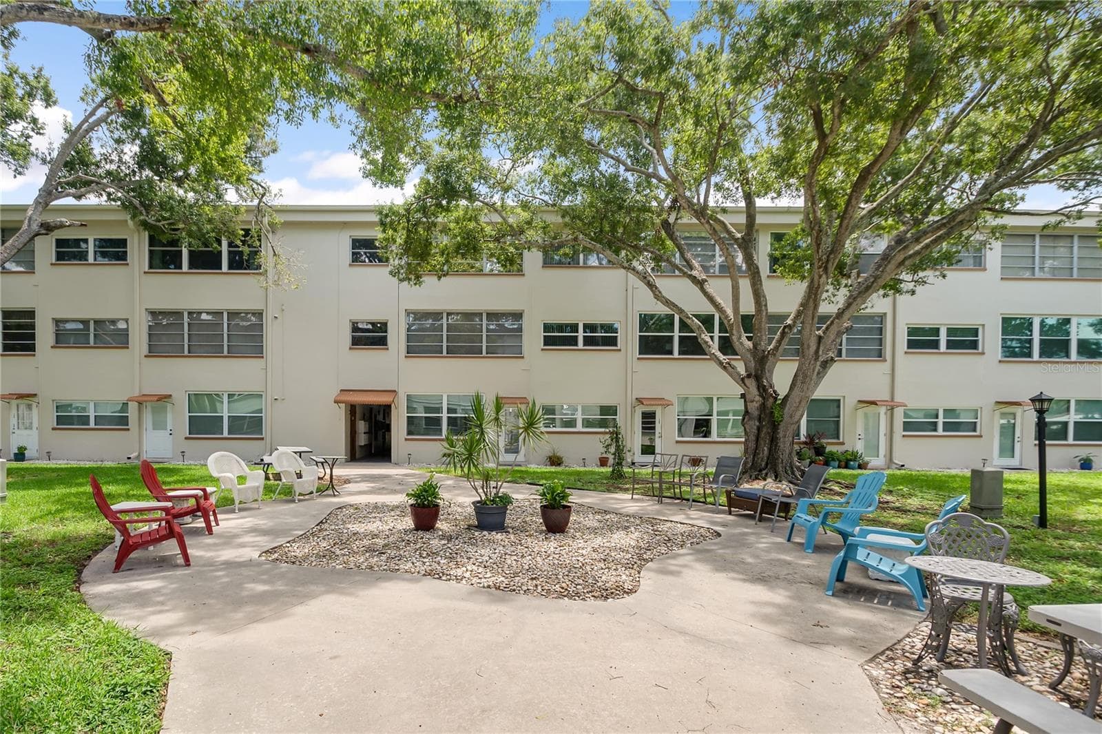 Courtyard - 5880 38TH AVE N #109, ST PETERSBURG