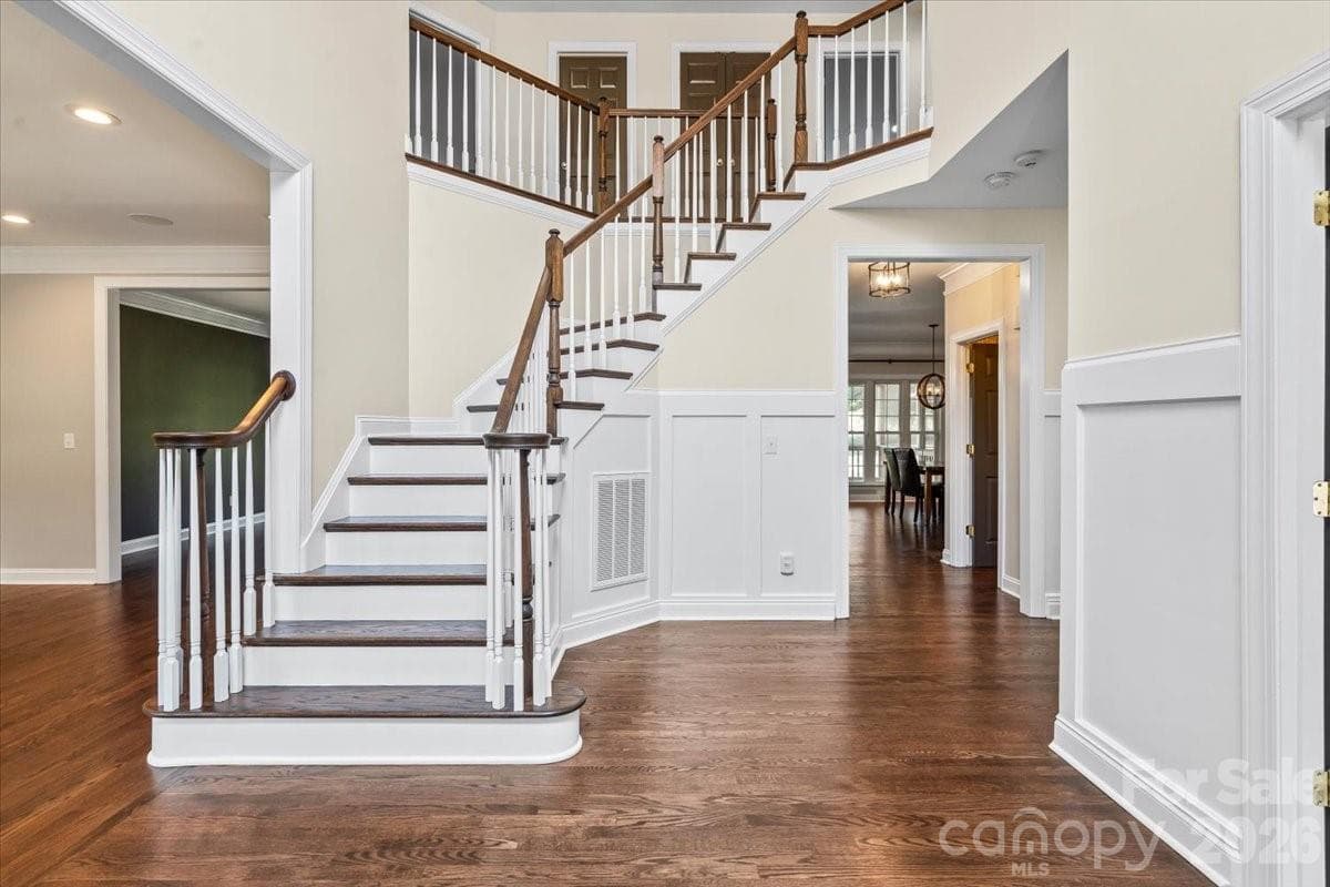 Elegant and timeless entry. Wood floors refinished in 2023, and new wood on stairs in 2023 - 109 Pauls Lane, Mooresville