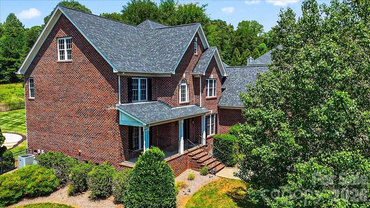 FULL brick, roof 2020 - 109 Pauls Lane, Mooresville