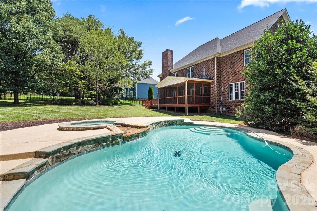 Salt water and heated pool. - 109 Pauls Lane, Mooresville