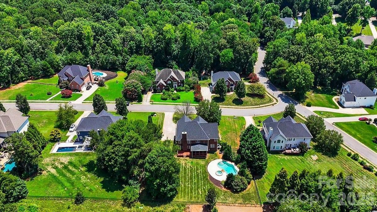 Such a beautiful dead end street with gorgeous homes on large lots and lots of privacy - 109 Pauls Lane, Mooresville
