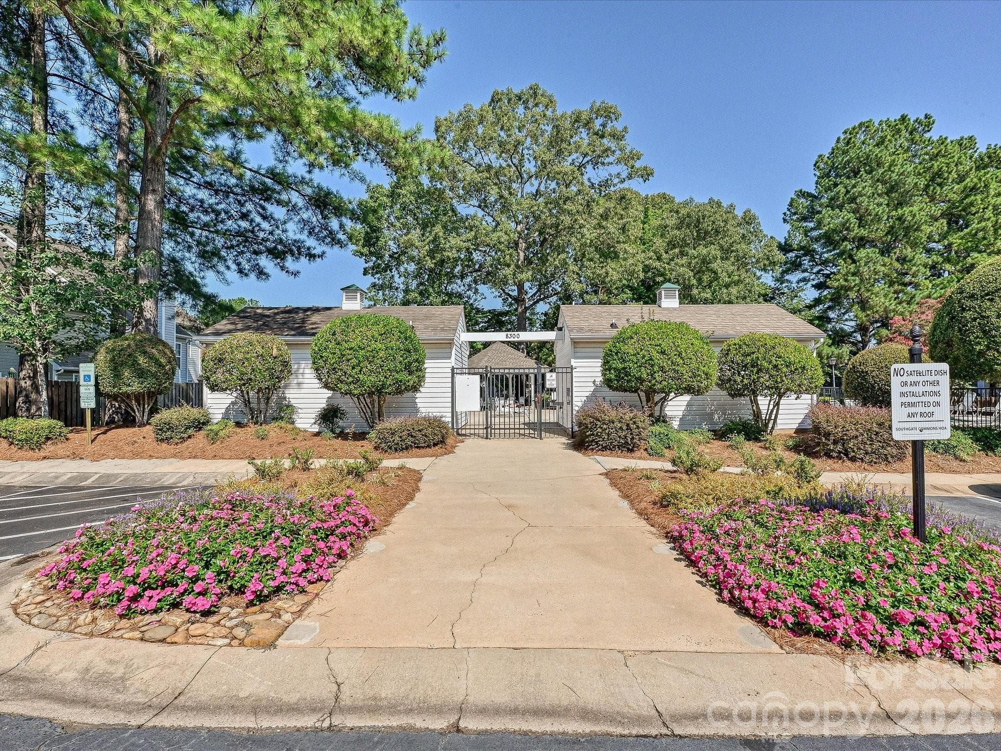 Townhouse at 8810 Scotch Heather Way, Charlotte, photo 32 of 33