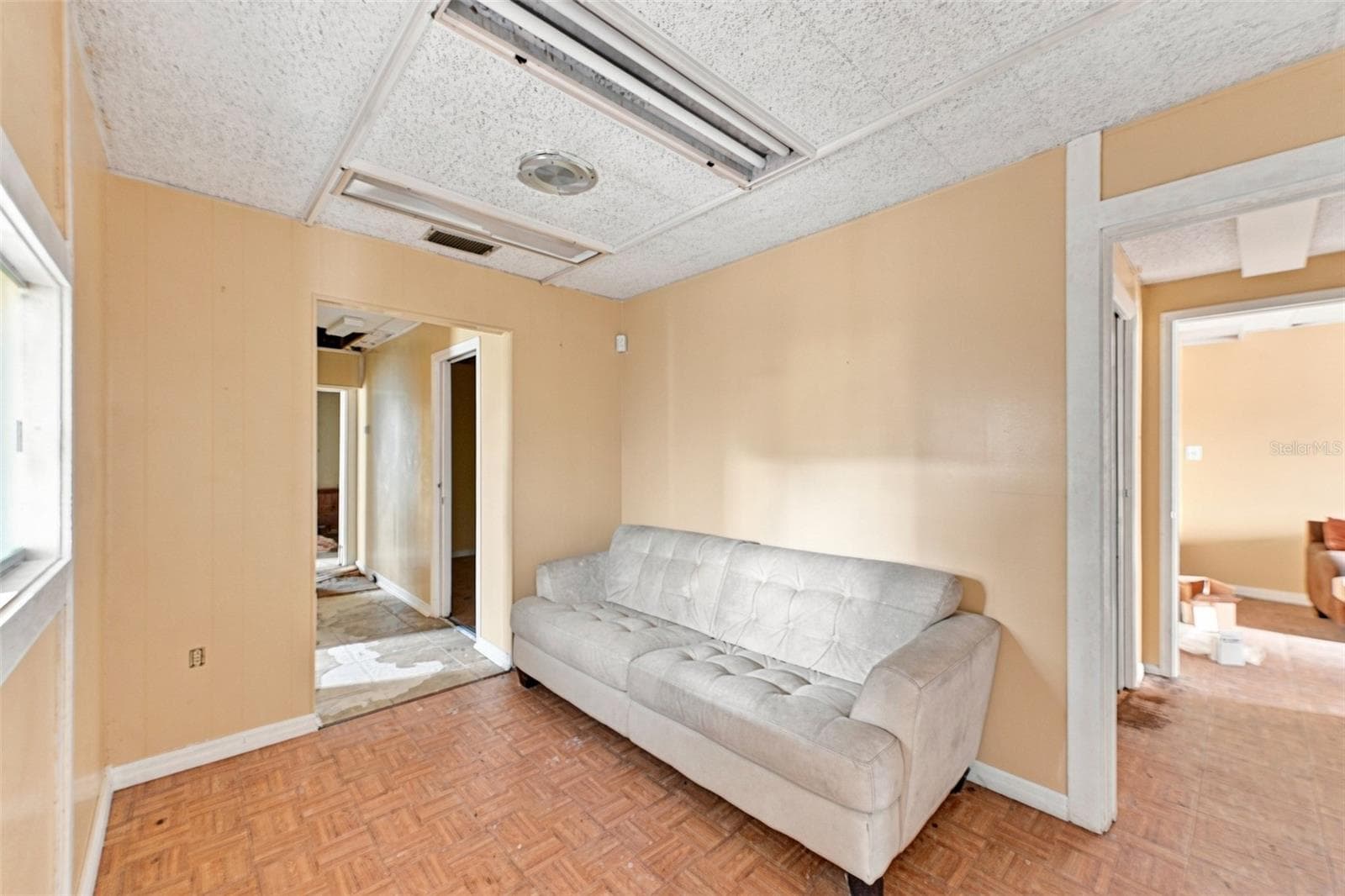 Private office with natural light in Tampa commercial building - 2508 W TAMPA BAY BLVD, TAMPA