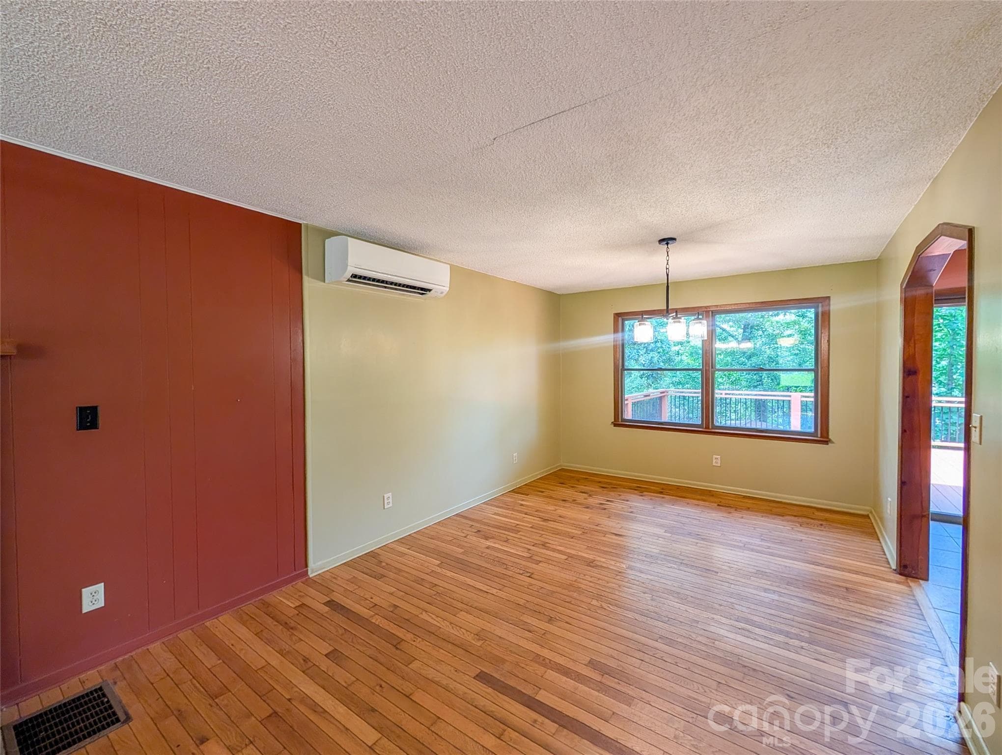 Single Family Residence at 328 Wooded Valley Lane, Burnsville, photo 15 of 47