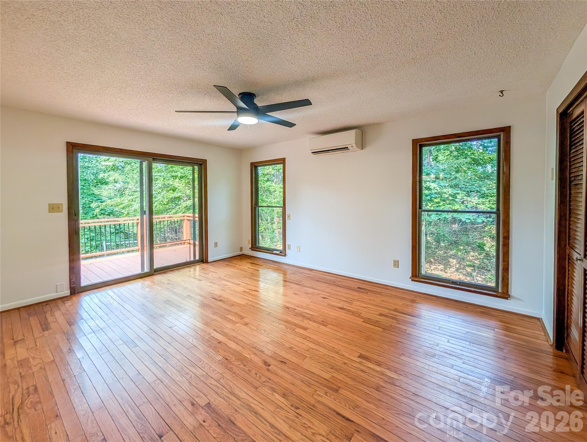 Single Family Residence at 328 Wooded Valley Lane, Burnsville, photo 19 of 47