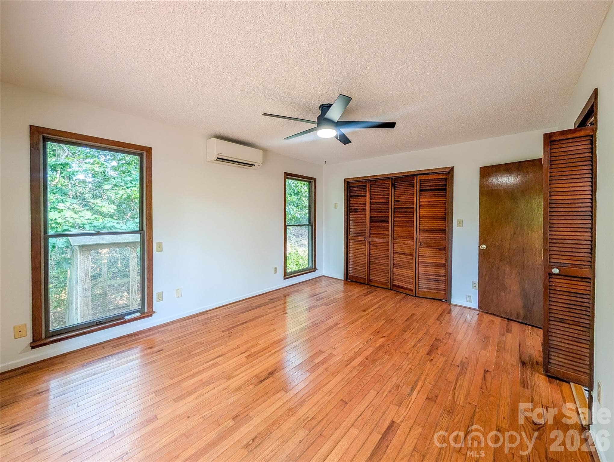 Single Family Residence at 328 Wooded Valley Lane, Burnsville, photo 21 of 47